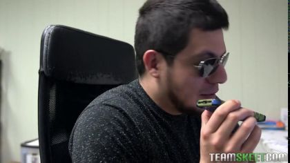 Молодая студентка перепихнулась с парнем, с которым познакомилась в интернете №1