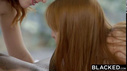 Негр трахает двух рыжеволосых лесбиянок во влажные писечки по очереди №4