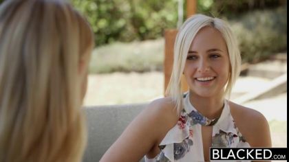 Блондинки трахаются с негром и кончают во время жаркого ЖМЖ секса №1