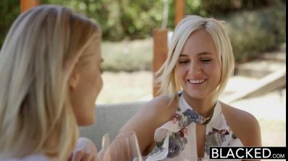 Блондинки трахаются с негром и кончают во время жаркого ЖМЖ секса №2