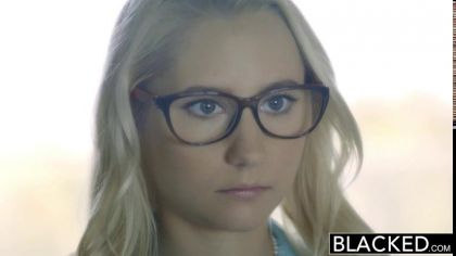 Темнокожий начальник трахает секретаршу своим огромным и толстым членом №1