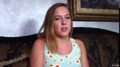 Девушке в рот вставили член и она отсосала стояк как следует №2