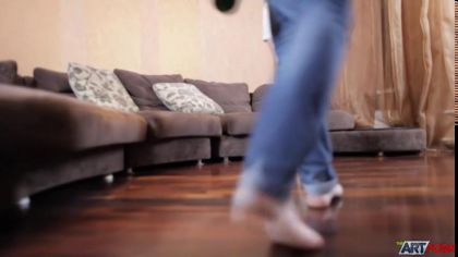 Девушка пришла к парню в гости и попала на жаркий секс раком №1