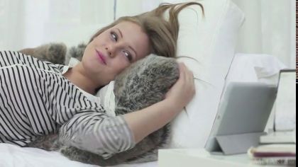 Сисястая девушка нежно мастурбирует свою розовую киску ради удовольствия №2