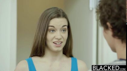 Натуральная красотка раздвинула ноги перед негром и получила большой член №2