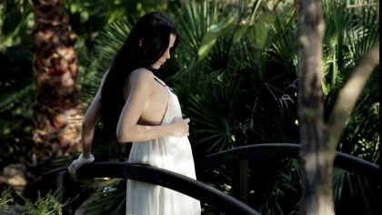 Красивая девушка нежно дрочит клитор и ласкает свои упругие сиськи №1