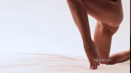 Девушка с торчащими сиськами демонстрирует свою шикарную фигуру №4