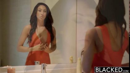 Межрасовый секс с шикарной брюнеткой в чулках, которая любит раком №2