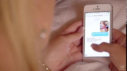 Девушка сосет яйца парня, а он жарко трахает ее раком в пизду №1