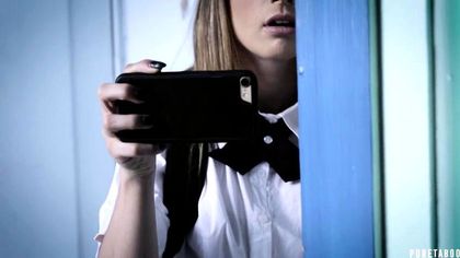 Бородатый физрук затащил студентку домой и выебал на кожаном диване №3