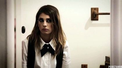 Бородатый физрук затащил студентку домой и выебал на кожаном диване №5