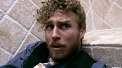 Водитель привез подругу на ранчо и трахнул в ванне глубоко в писю и горло №1