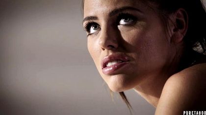 Два копа на допросе отфистили и трахнули бритыми хуями подозреваемую №2