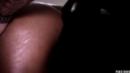 Два копа на допросе отфистили и трахнули бритыми хуями подозреваемую №5