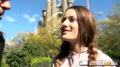 Девка с двумя косичками дала зрелому начальнику у него дома в писечку №1