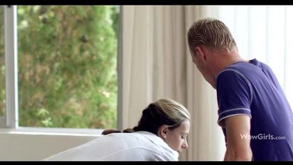 Домработница присаживается бритой щелью на хозяйский большой хер №1