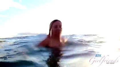 Девушка наслаждается и фистингом, и вагинальным сексом с мужем №1