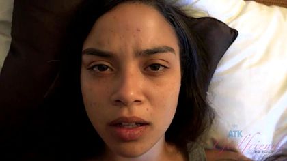 Мулатка со стоячими сиськами полирует вагиной хер ебаря и кончает №1