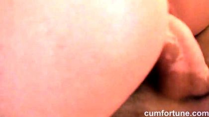 Деваха нежно натирает ртом и вагиной до спермы пятнистый хрен зрелого пикапера №5