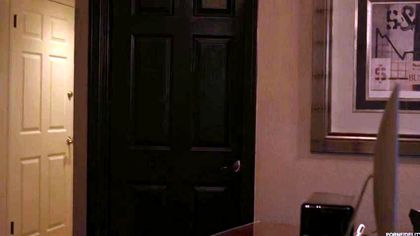 Блондинка соблазнила преступника и трахнулась в черных трусиках в пилотку №1