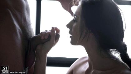 Боксер снял серые брюки и выдал в горло и ватрушку девушки длинный пенис №2