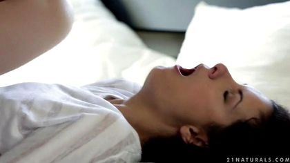 Девушка получает в теплое влагалище сочный пенис до оргазма №3